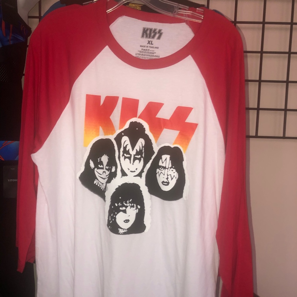 Kiss Raglan Long Sleeve Top